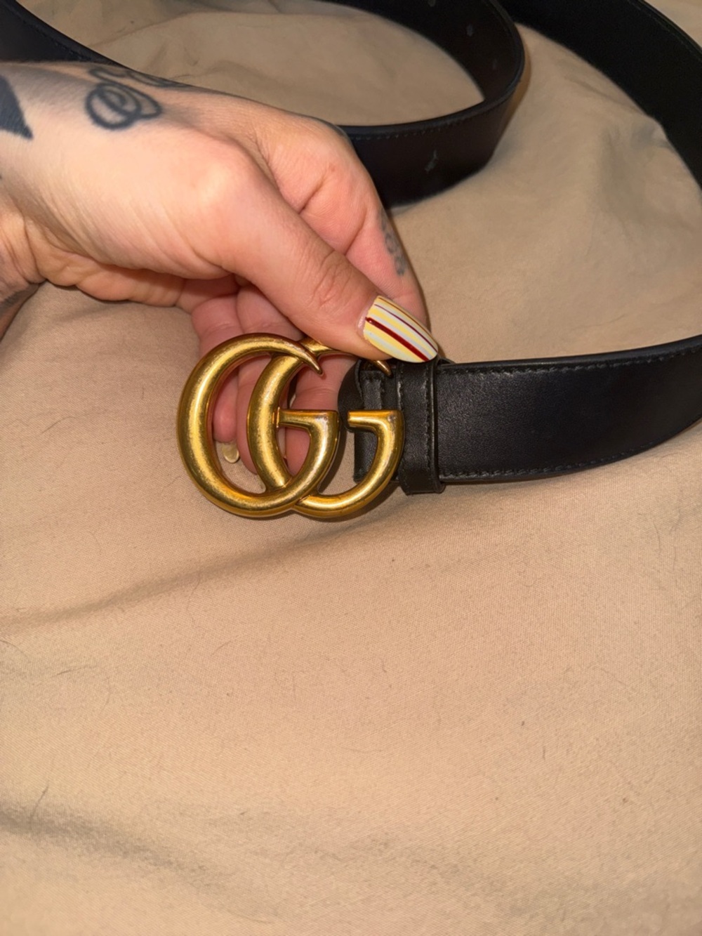 Gucci Black Leather Belt with Gold Double G Buckle - Picture 3 of 3